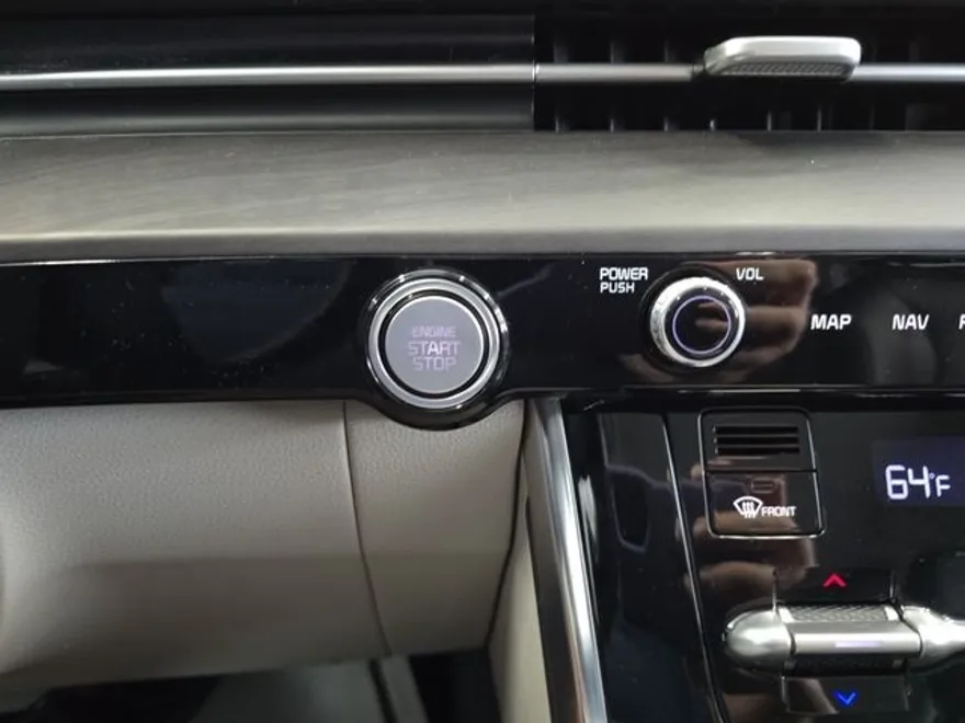 2023 Kia Carnival EX photo 1
