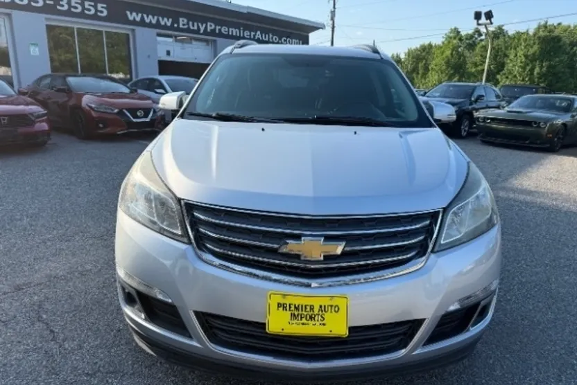 2017 Chevrolet Traverse 2LT photo 1