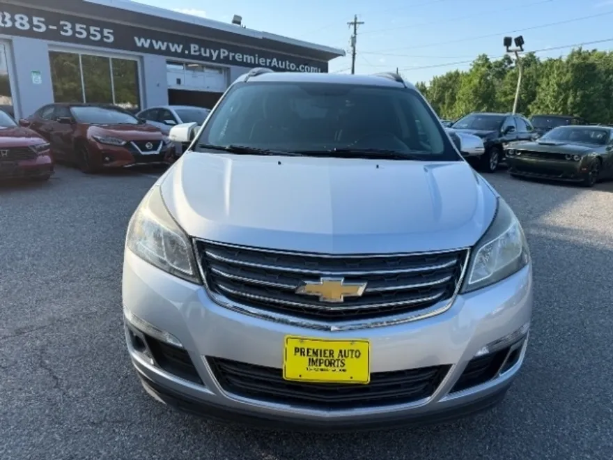 2017 Chevrolet Traverse 2LT photo 1