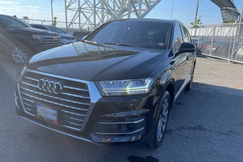 2017 Audi Q7 3.0T Premium Plus photo 1
