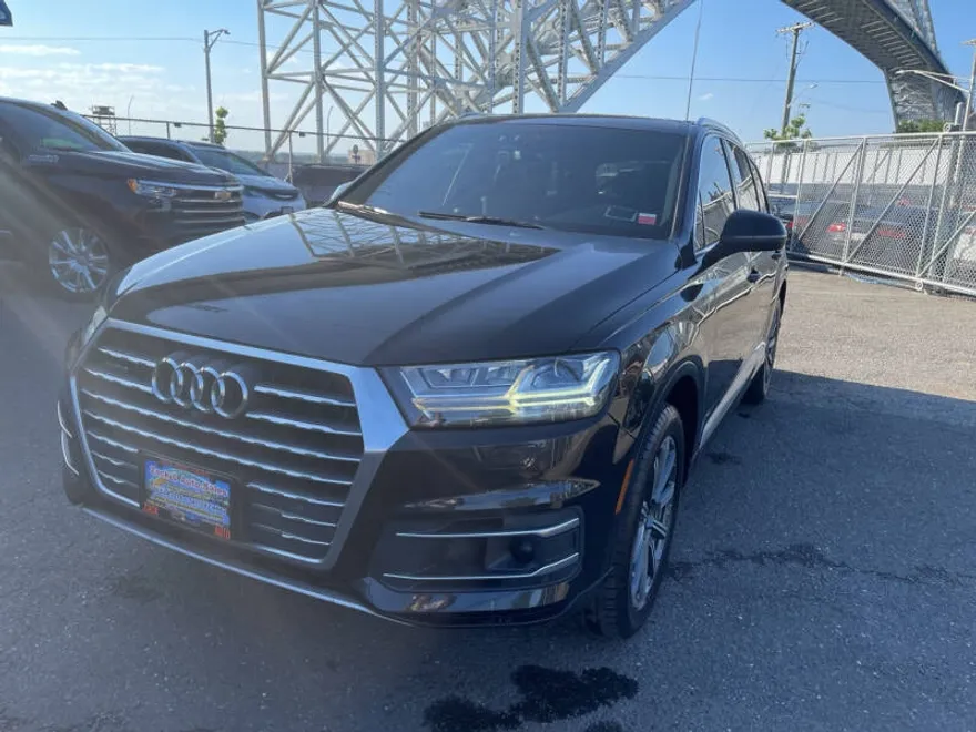 2017 Audi Q7 3.0T Premium Plus photo 1