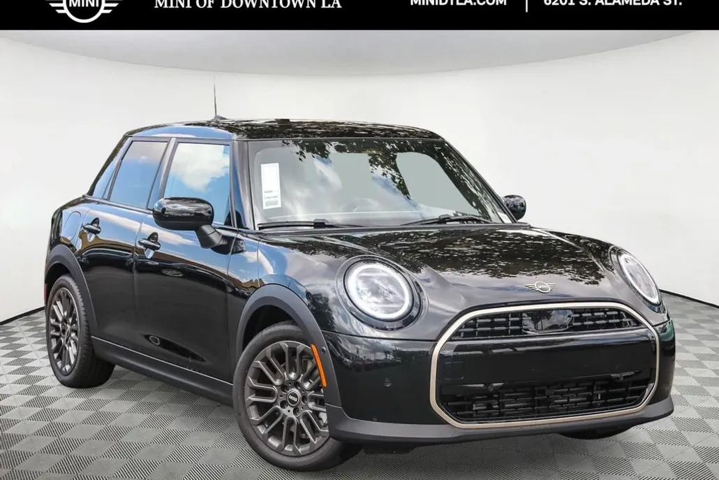 2025 Mini Cooper 4 Door Hardtop Signature photo 1