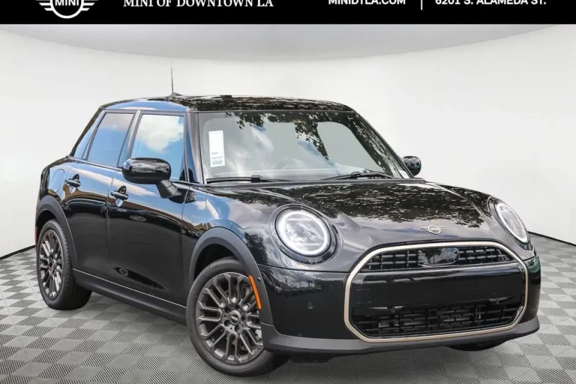 2025 Mini Cooper 4 Door Hardtop Signature photo 1