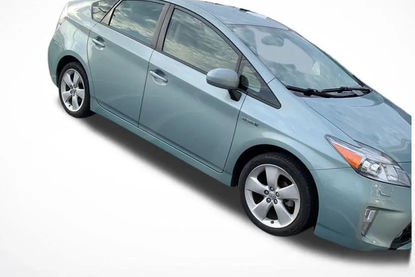 2014 Toyota Prius Five photo 1