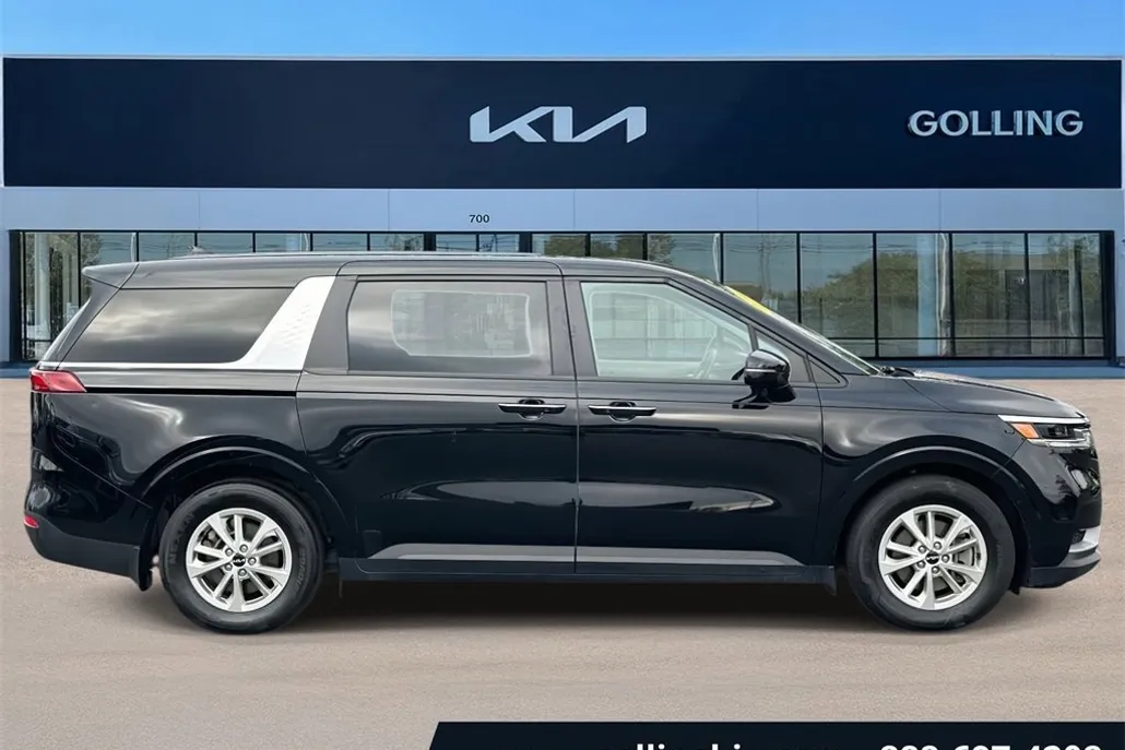 2023 Kia Carnival LX photo 1