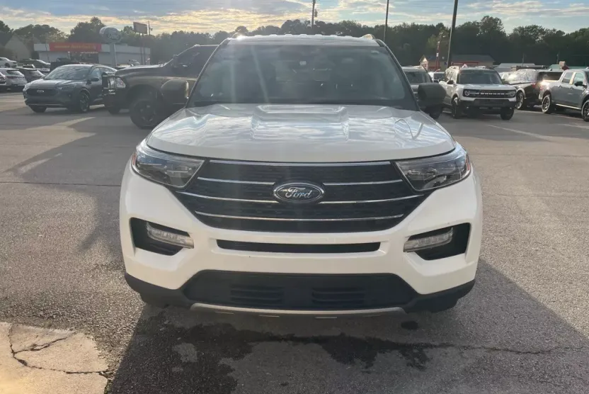 2020 Ford Explorer XLT photo 1