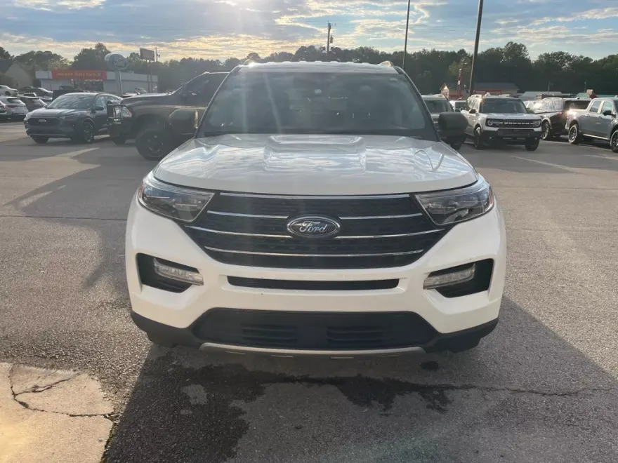 2020 Ford Explorer XLT photo 1