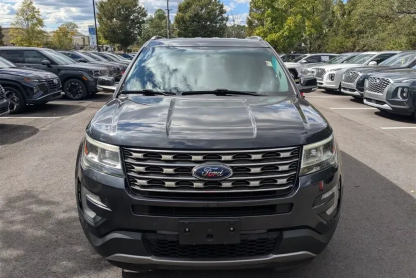 2017 Ford Explorer XLT photo 1