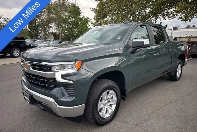 2025 Chevrolet Silverado 1500 LT photo 1