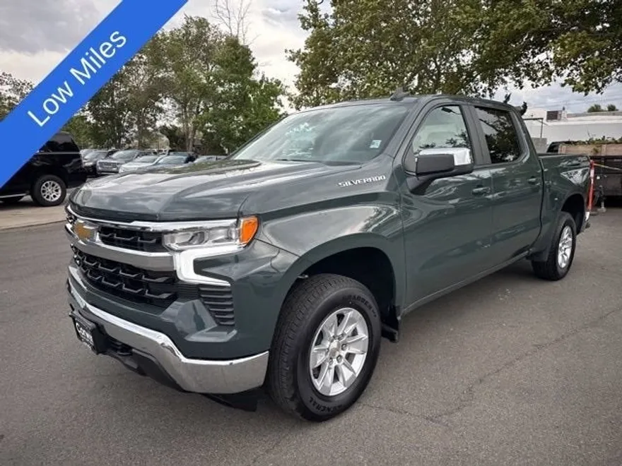 2025 Chevrolet Silverado 1500 LT photo 1