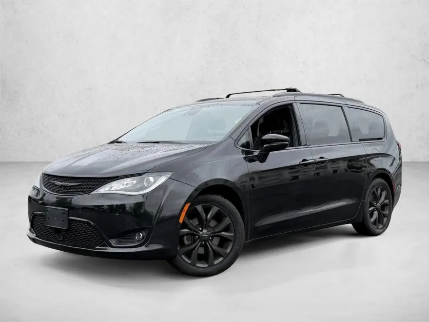 2018 Chrysler Pacifica Limited photo 1
