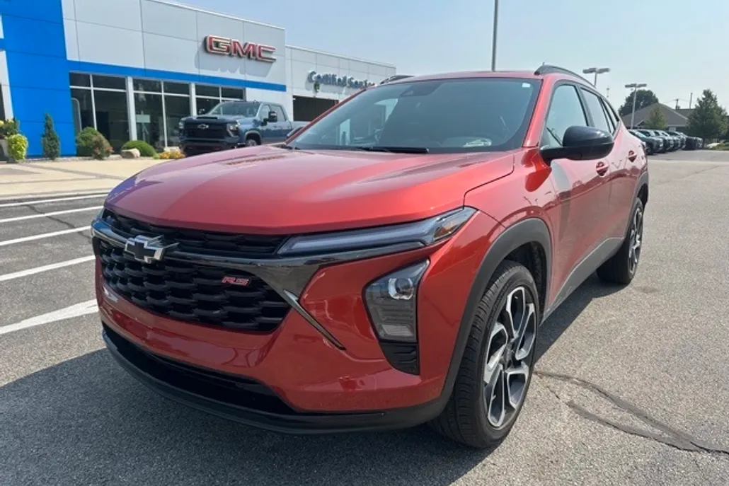 2024 Chevrolet Trax photo 1