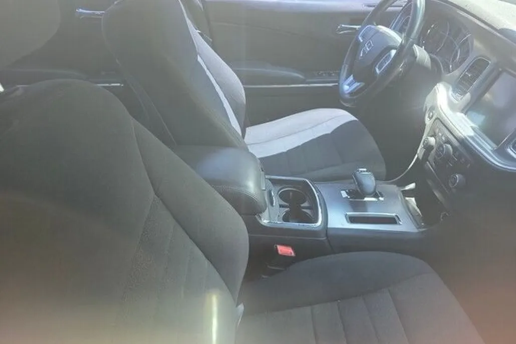2014 Dodge Charger SXT photo 1