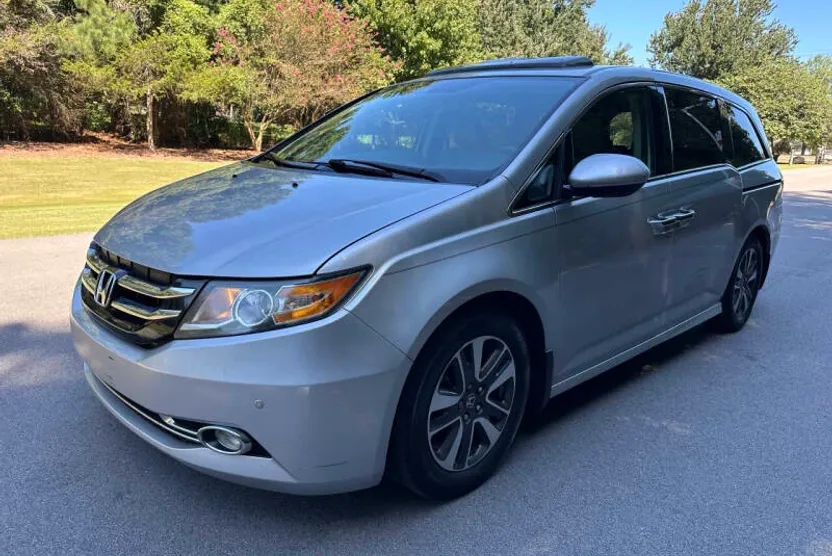 2014 Honda Odyssey Touring Elite photo 1
