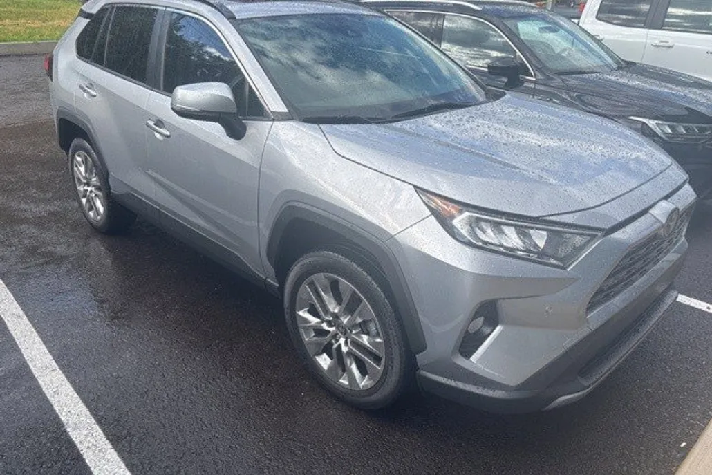 2021 Toyota RAV4 Limited photo 1