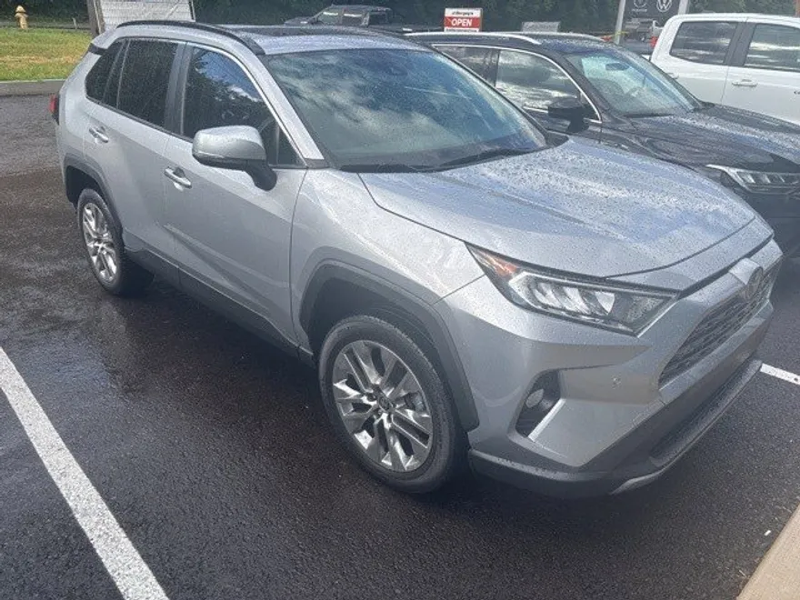 2021 Toyota RAV4 Limited photo 1