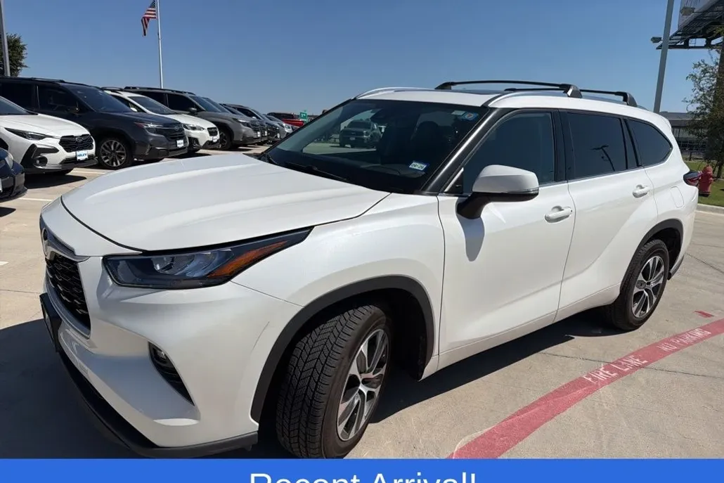 2020 Toyota Highlander XLE photo 1