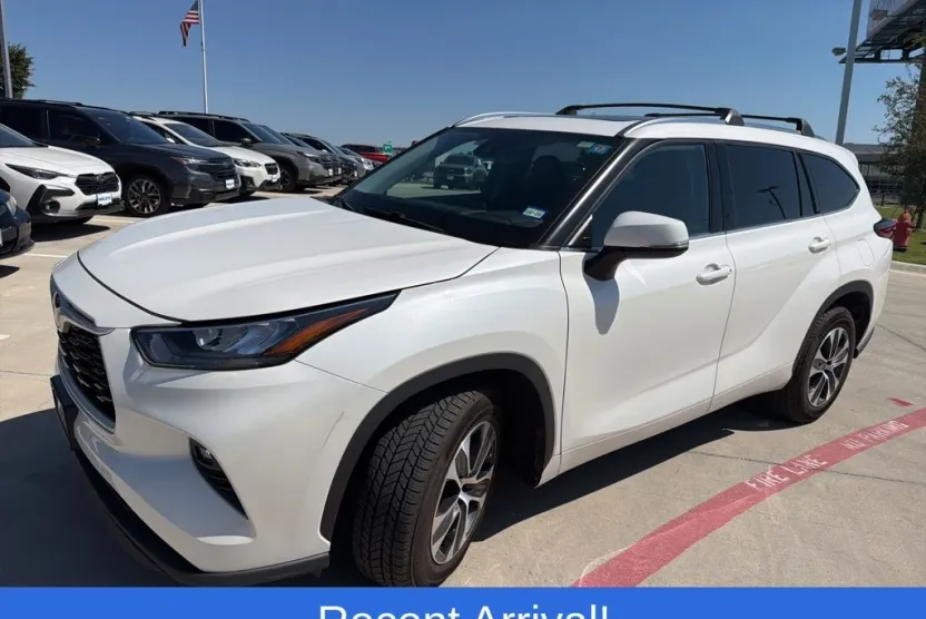 2020 Toyota Highlander XLE photo 1