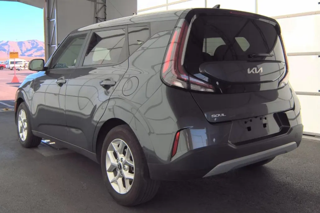 2023 Kia Soul LX photo 1