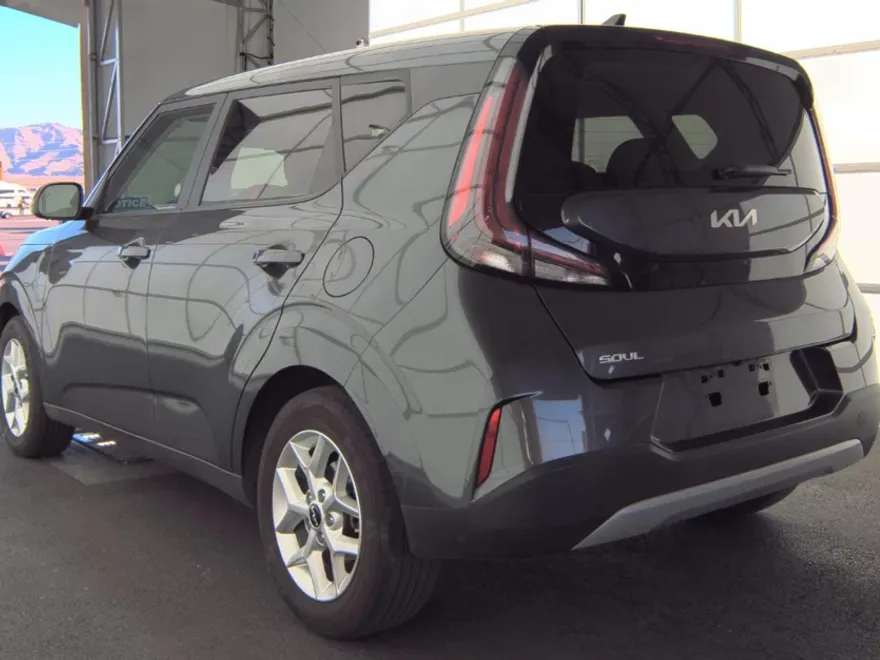 2023 Kia Soul LX photo 1