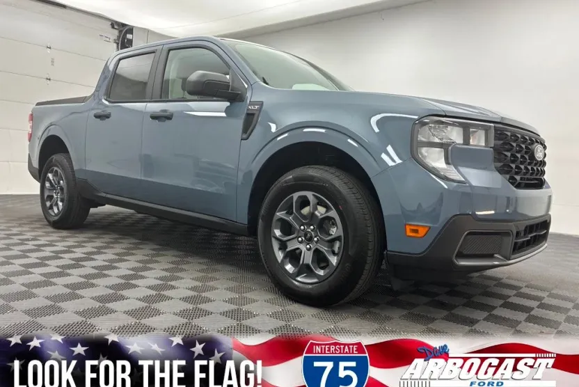 2025 Ford Maverick XLT photo 1