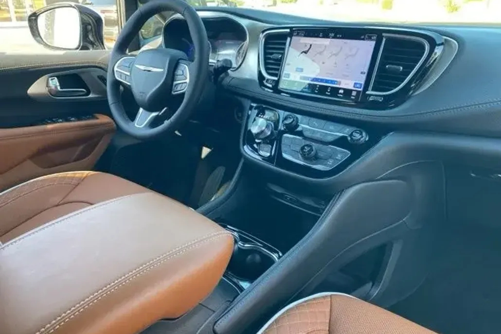 2026 Chrysler Pacifica Pinnacle photo 1