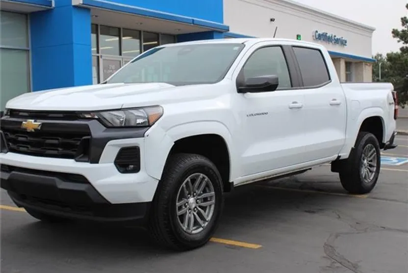 2023 Chevrolet Colorado LT photo 1
