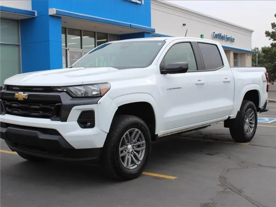 2023 Chevrolet Colorado LT photo 1