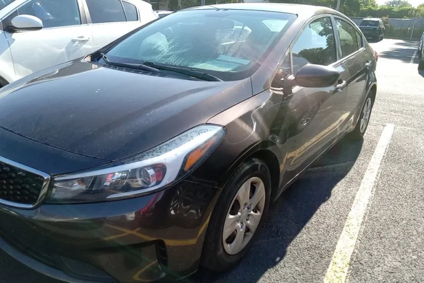 2018 Kia Forte LX Base photo 1