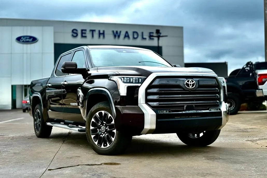2023 Toyota Tundra Limited photo 1