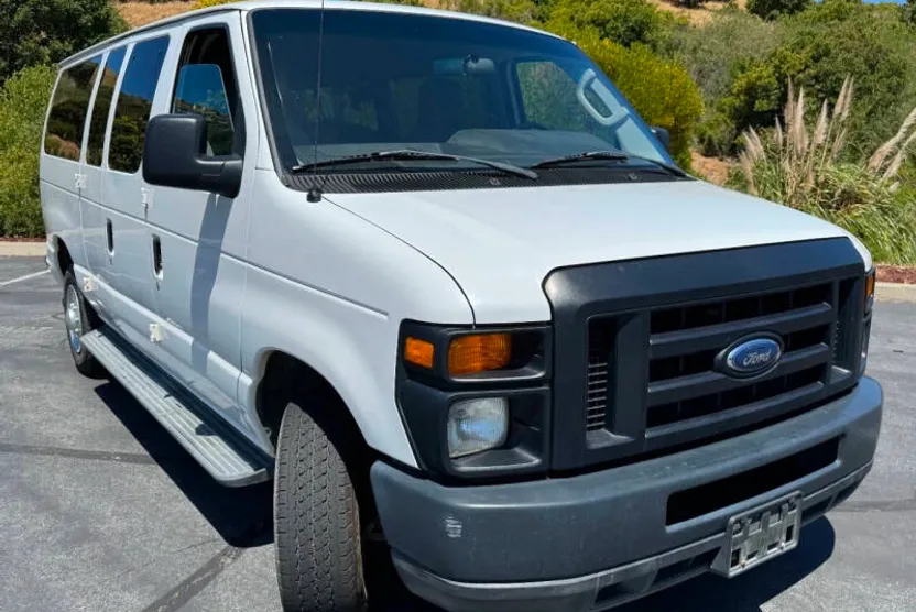 2009 Ford E-150 photo 1