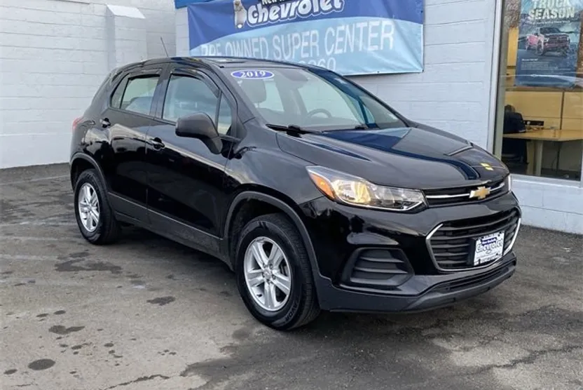2019 Chevrolet Trax LS photo 1