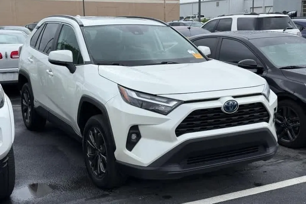 2022 Toyota RAV4 Hybrid XLE Premium photo 1