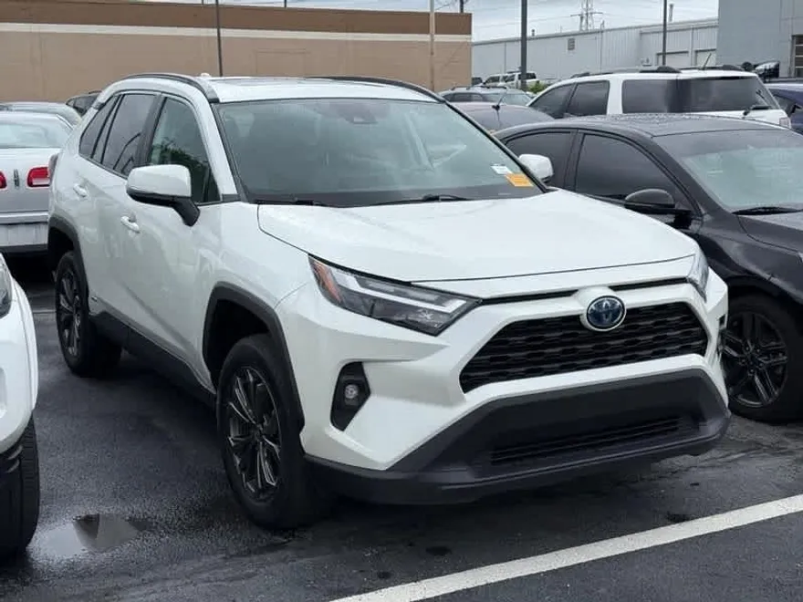2022 Toyota RAV4 Hybrid XLE Premium photo 1