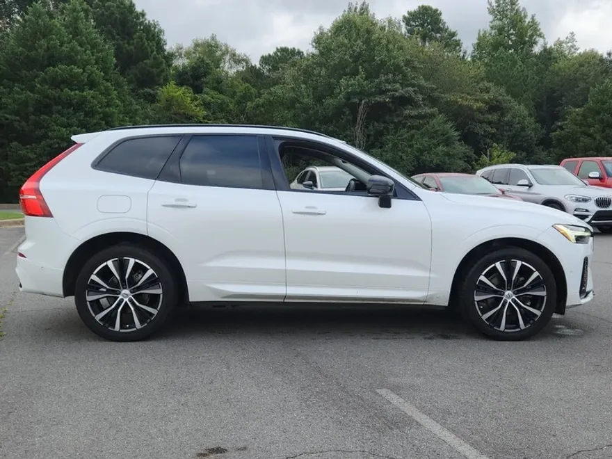2023 Volvo XC60 B5 Plus photo 1