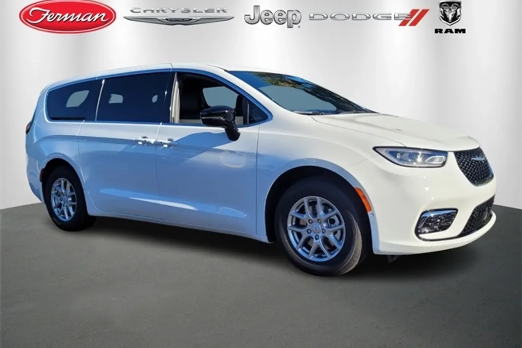 2026 Chrysler Pacifica photo 1