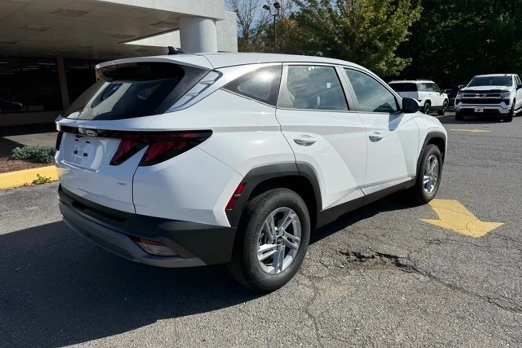 2026 Hyundai Tucson SE photo 1