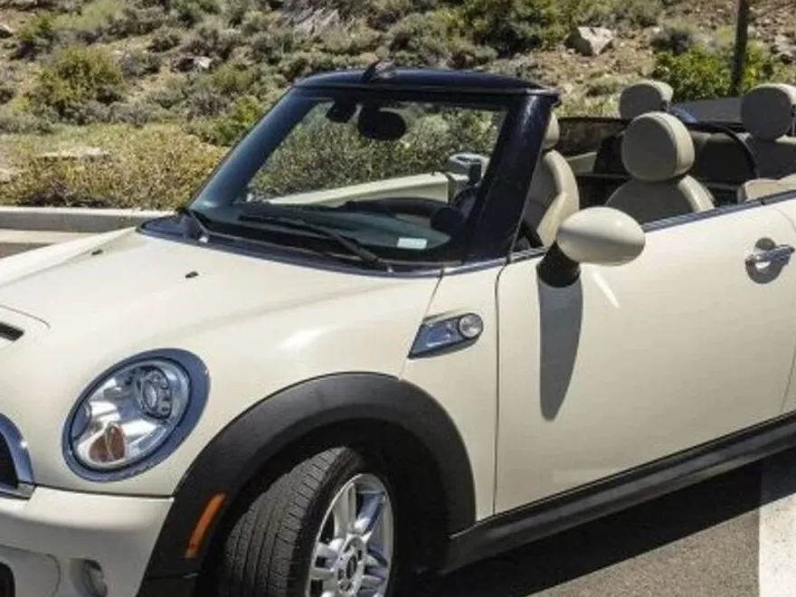 2013 Mini Cooper S Convertible photo 1