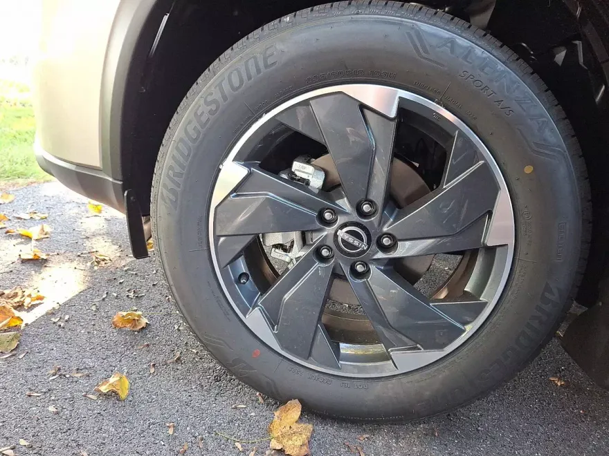 2026 Nissan Rogue SV photo 1
