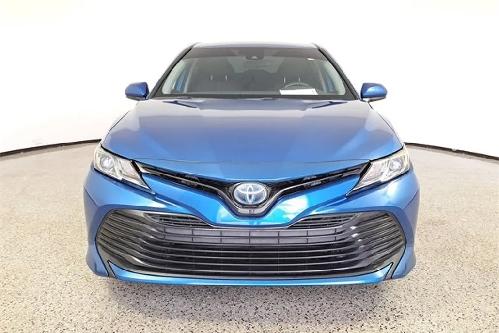 2020 Toyota Camry Hybrid LE photo 1