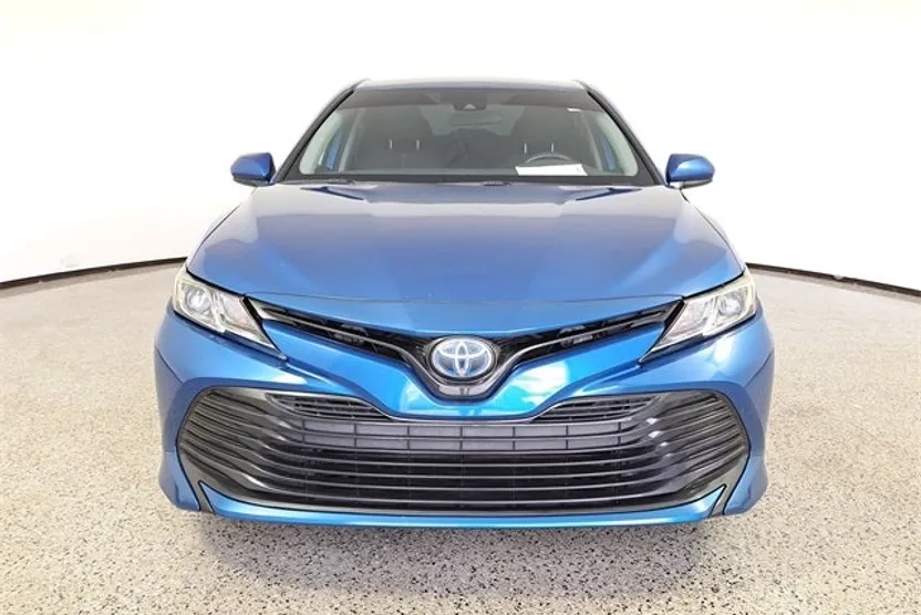 2020 Toyota Camry Hybrid LE photo 1
