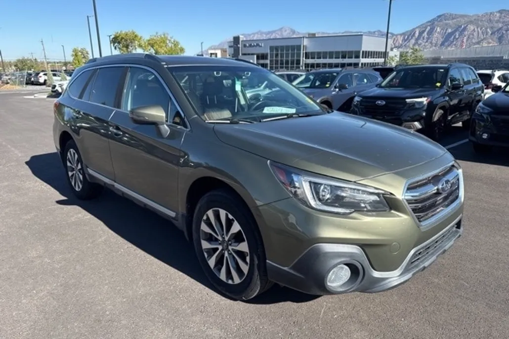 2019 Subaru Outback 3.6R Touring photo 1