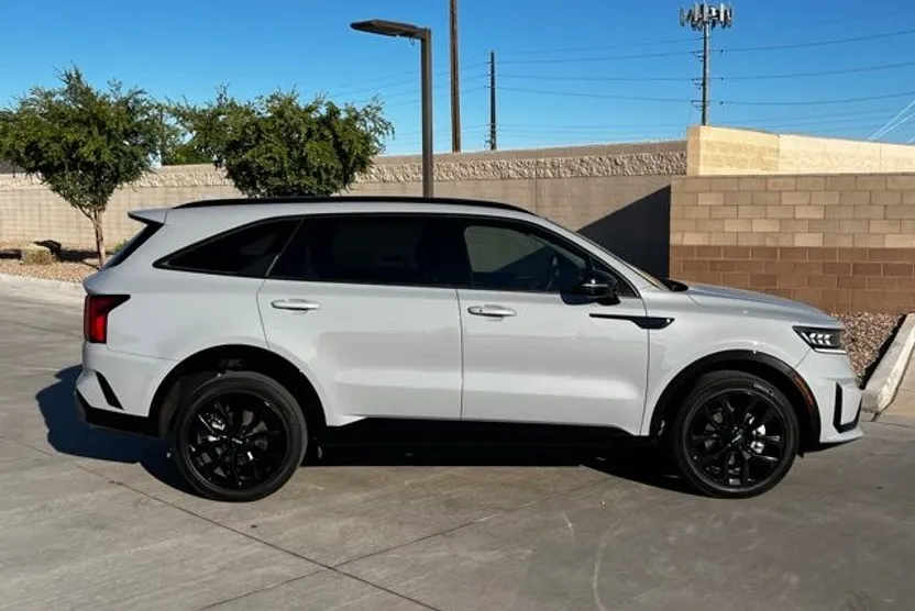 2023 Kia Sorento SX photo 1