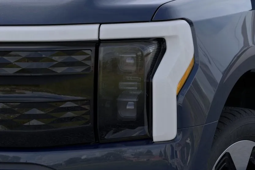 2025 Ford F-150 Lightning Platinum photo 1