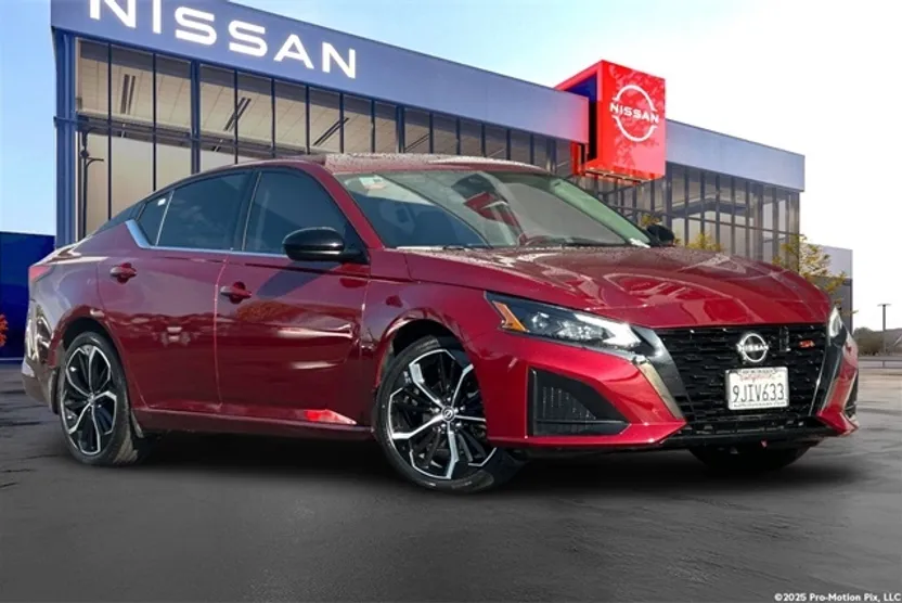 2023 Nissan Altima 2.5 SR photo 1