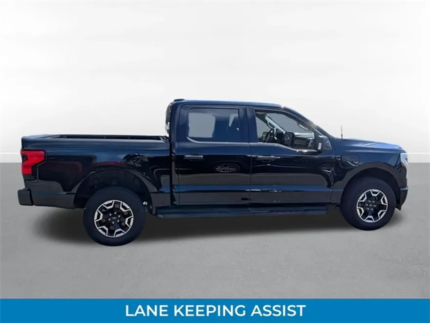2022 Ford F-150 Lightning XLT photo 1