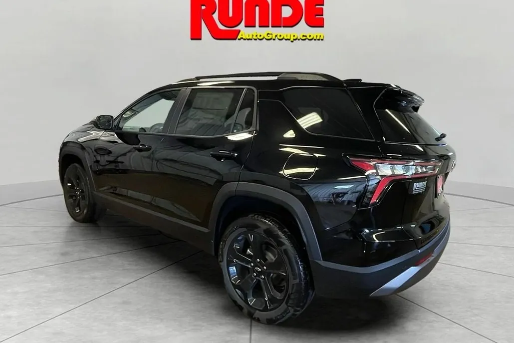 2026 Chevrolet Equinox LT photo 1