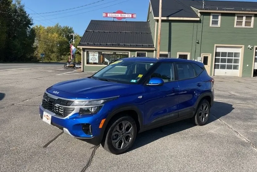 2024 Kia Seltos LX photo 1