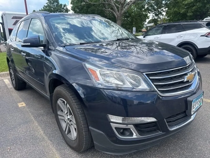 2015 Chevrolet Traverse 1LT photo 1