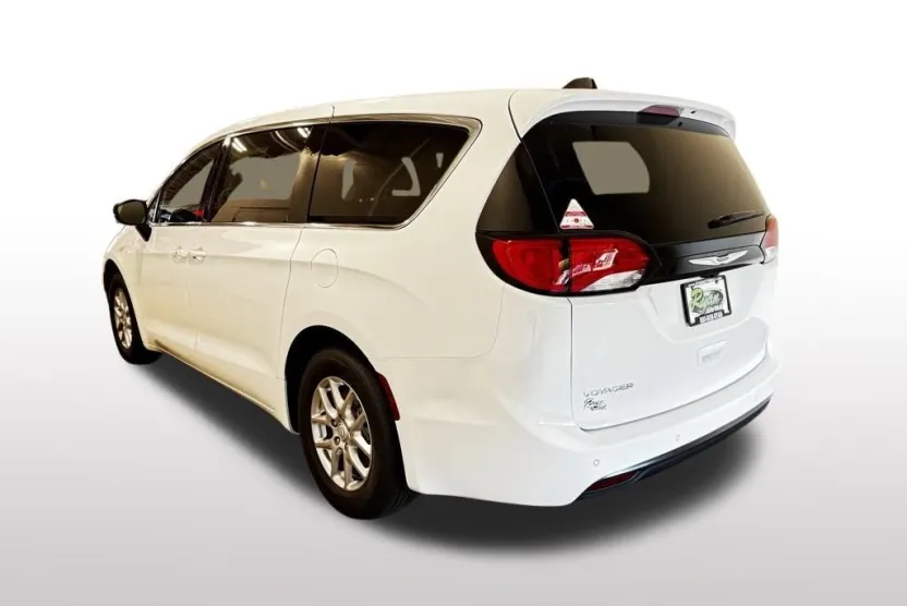 2025 Chrysler Voyager LX photo 1